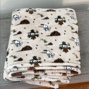 Berkshire Cream Cartoon Character Throw Blanket snoopy fall